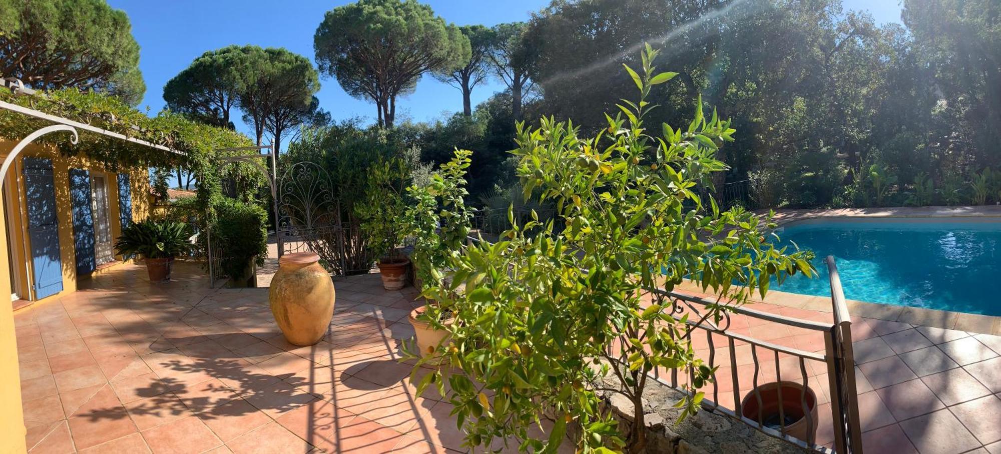 Sous Les Pins Parasols Vidauban Exterior photo